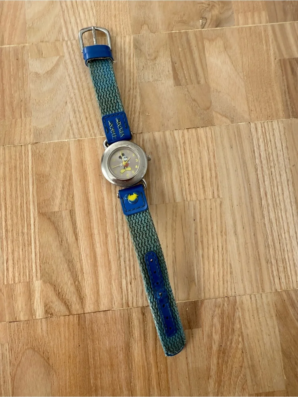 Vintage Disney store silver tone and blue Mickey Mouse watch NEW BATTERY